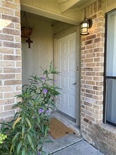 Building Photo - 9821 Meadowheath Dr