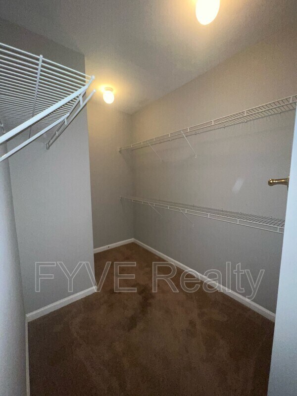 Foto del edificio - 280 Seven Farms Drive