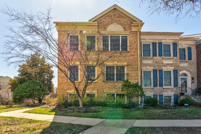 Building Photo - 5101 Woodfield Dr