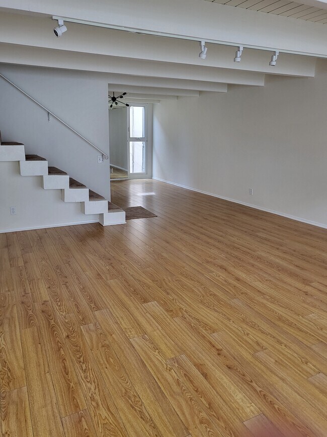 Foto del edificio - 312 S Elm Dr