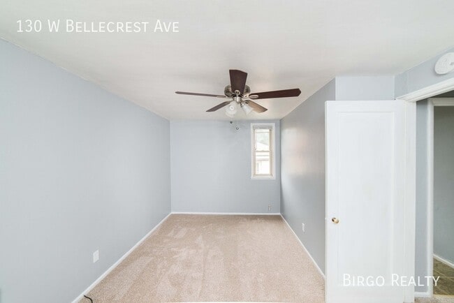 Building Photo - Classic one bedroom one bath in beautiful ...