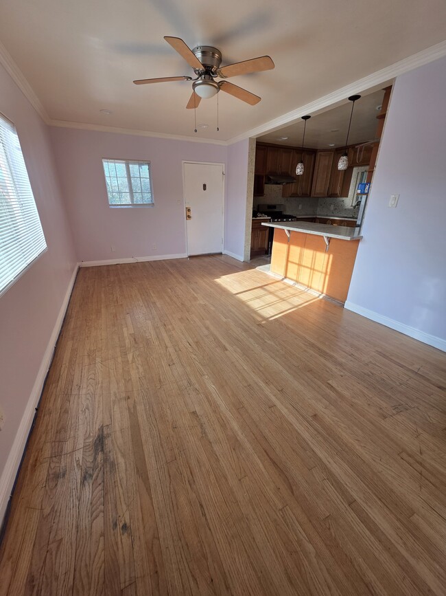 Foto del edificio - 3834 Girard Ave