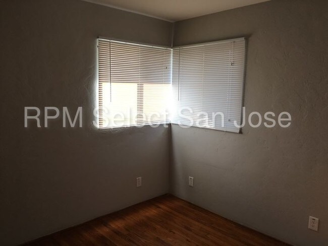 Foto del edificio - 311 W 6th St