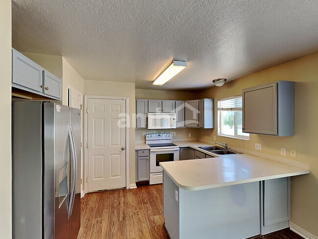 Building Photo - 122 S 1675 W