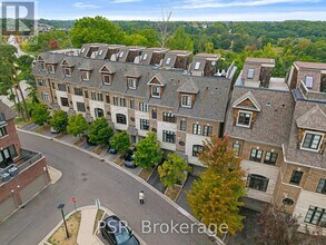 Building Photo - 117-117 Powseland Cres