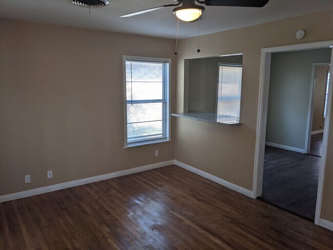 Building Photo - 1001 S 49th St