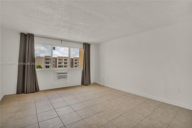 Foto del edificio - 6970 NW 186th St
