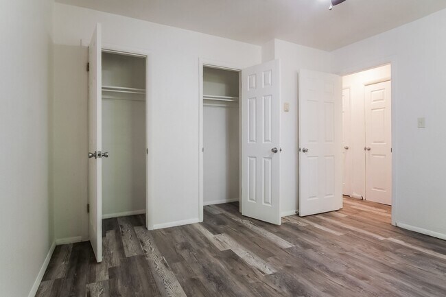 Foto del edificio - 33rd W Ave Apartments