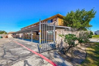 Building Photo - 7902 Prestwood Dr