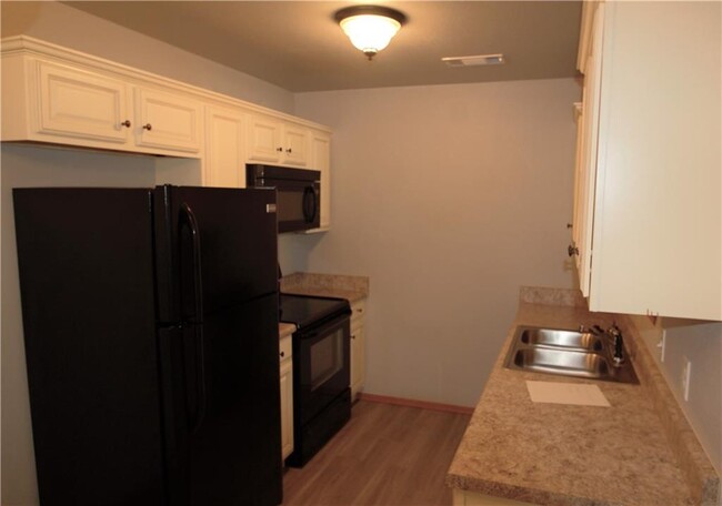 Building Photo - 144 Strozier Ln