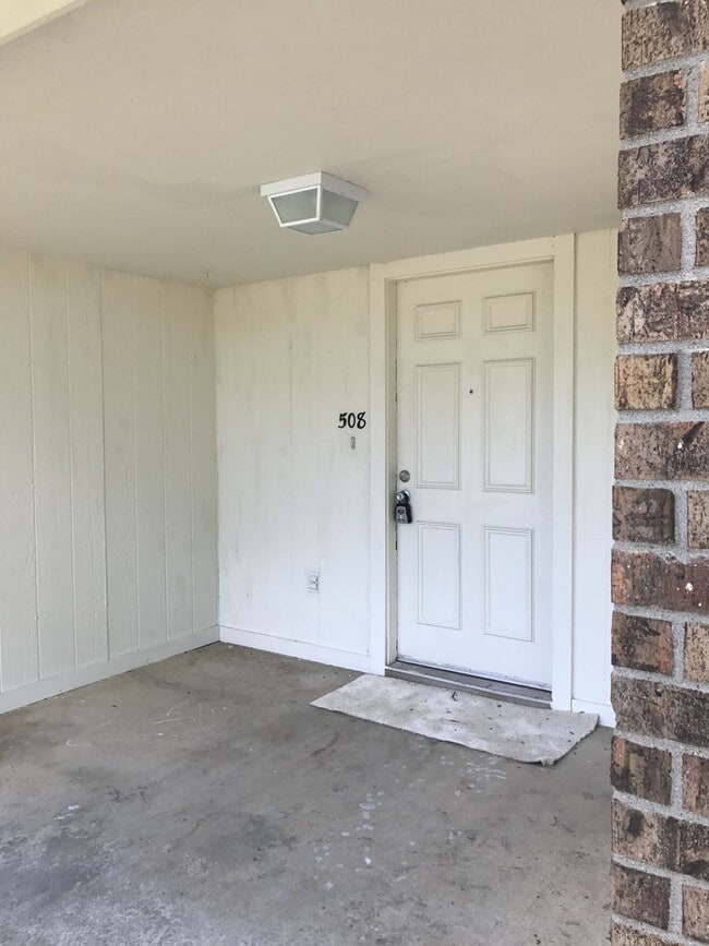 Building Photo - Single Family Home