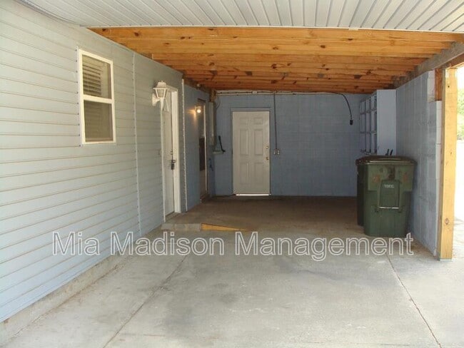 Building Photo - 401 Woodley Rd