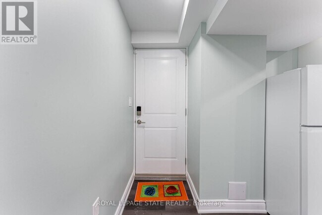 Building Photo - 183 Rockledge Dr