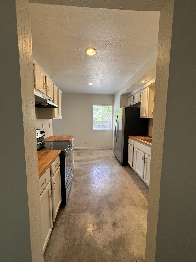 Foto del edificio - 2718 N Greenfield Rd