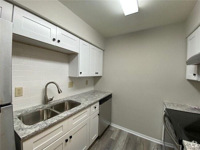 Building Photo - 1309 Old Hammond Chase
