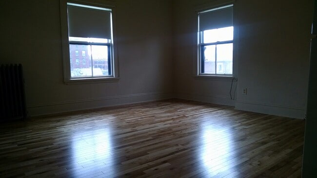 Building Photo - 17 Deering St