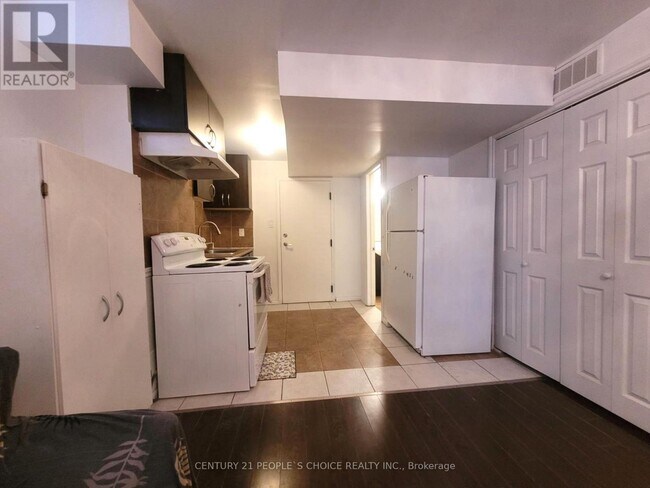 Photo du bâtiment - 40 Palm Tree Rd