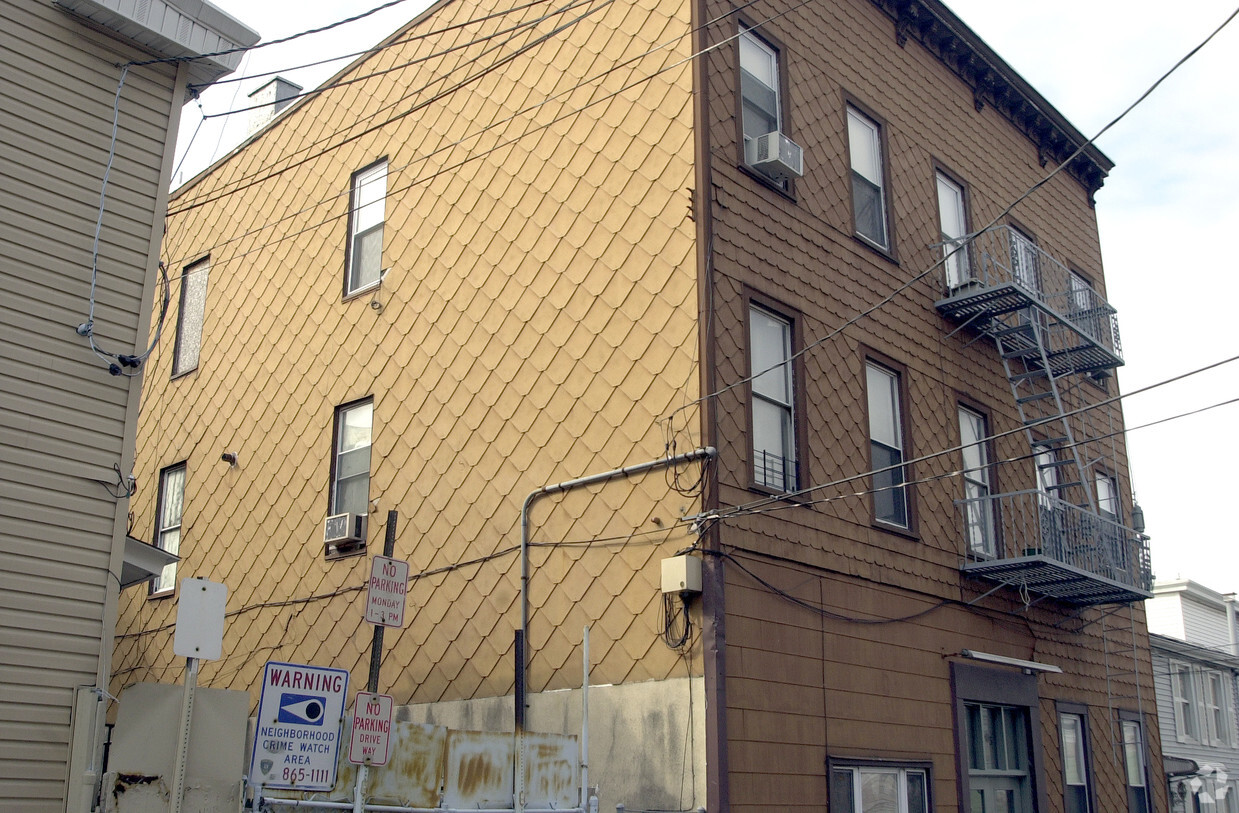 Building Photo - 505 8th St
