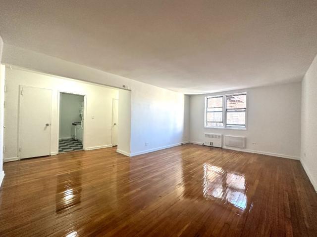 Foto principal - 1 bedroom in ELMHURST NY 11373