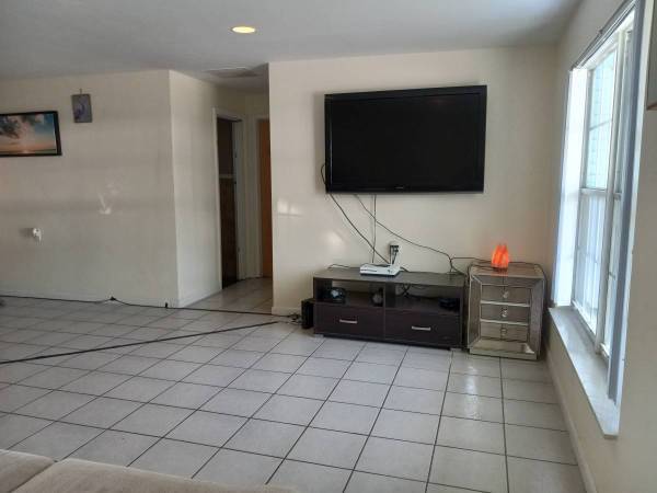 Foto del edificio - 117 Van Rd