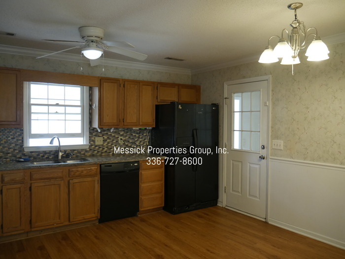 Building Photo - Lewisburg Pointe, Clemmons!