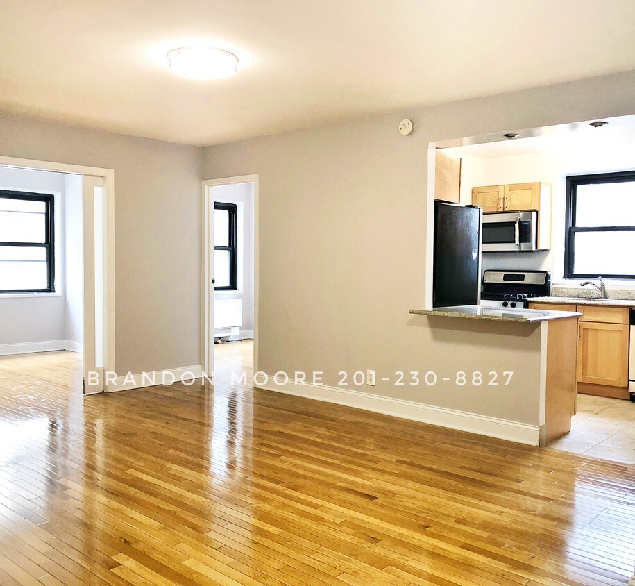 Primary Photo - 301 E 47th St
