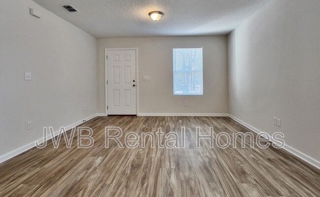 Foto del edificio - 7914 Pipit Ave