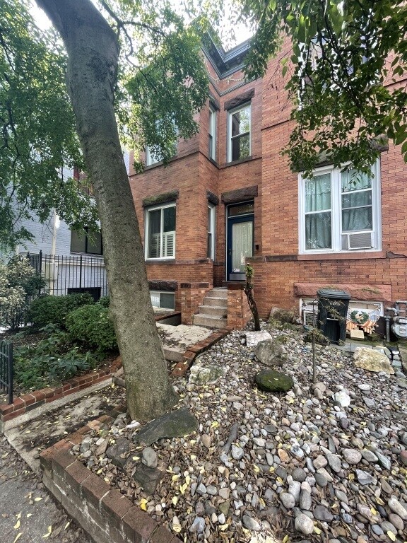 Foto del edificio - 1518 Newton St NW