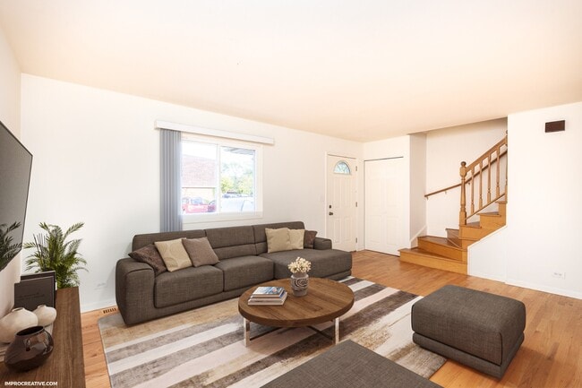 Building Photo - BEAUTIFUL LARGE 3 BED TOWNHOUSE WITH IN-UNIT LAUNDRY!