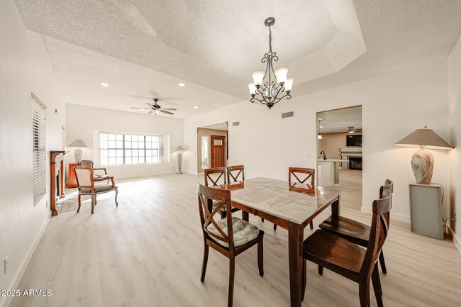 Foto del edificio - 5440 W Beryl Ave