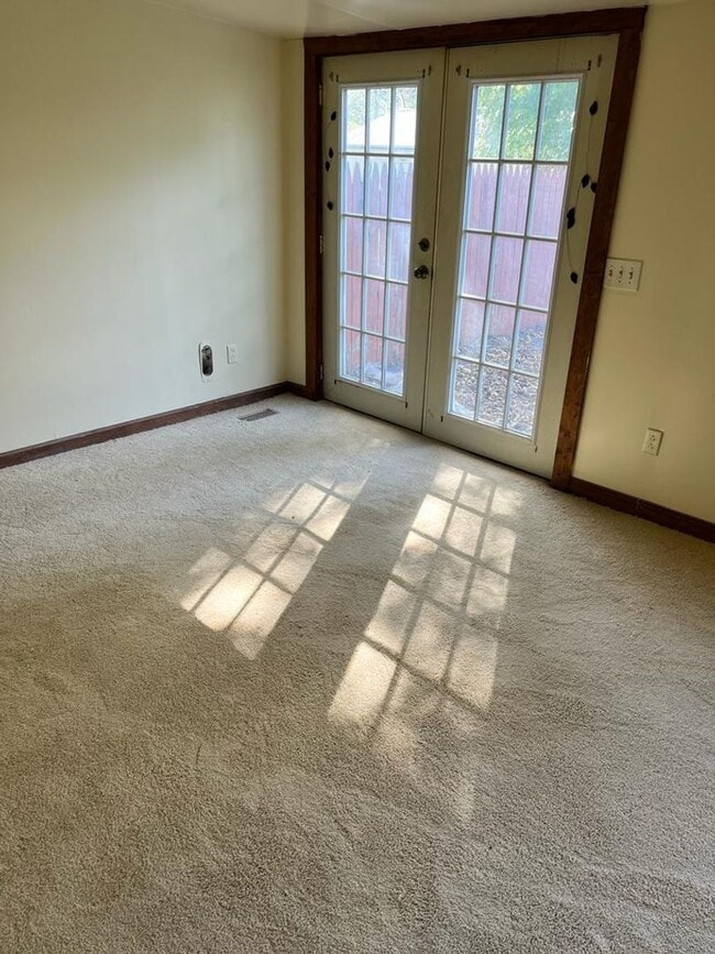 Building Photo - Beautiful 4 bedrooms house in a quiet little town