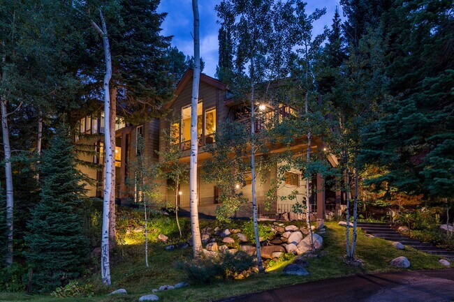 Foto del edificio - 18 Edgewood Ln