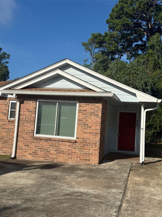 Building Photo - 616 Normal Park Dr