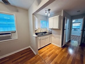 Building Photo - 3921 Woodleigh St