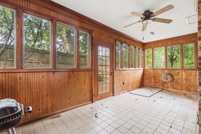 Foto del edificio - 4-BED, 2-BATH ALL-BRICK HOME NEAR JONESBORO COUNTRY CLUB!