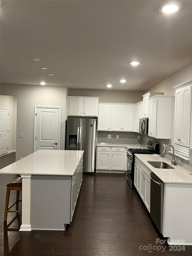 Building Photo - 174 Abersham Dr