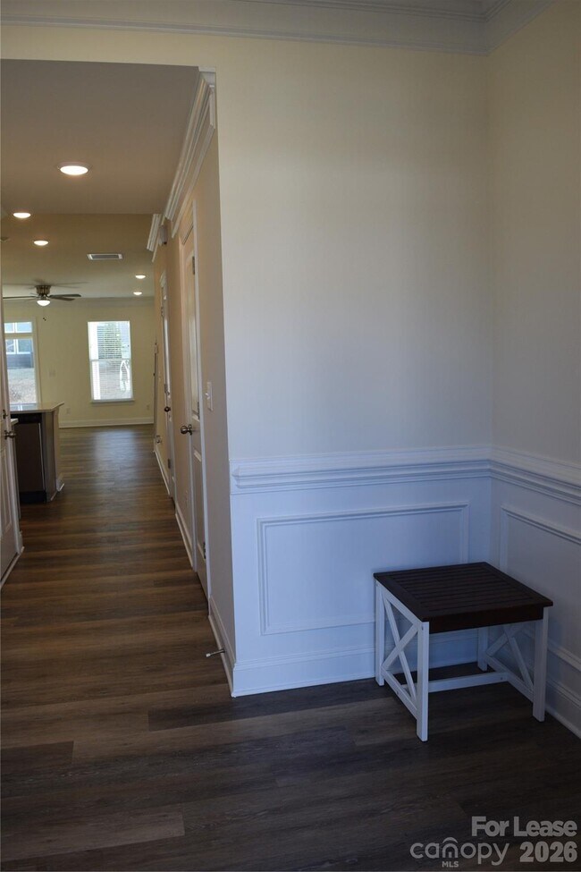 Foto del edificio - 4011 Rothwood Ln