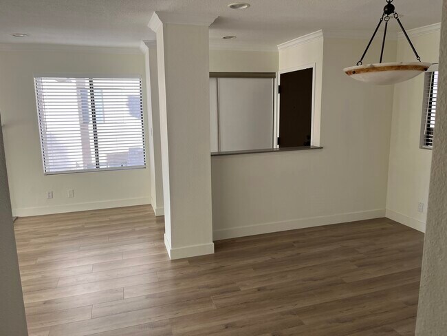 Foto del edificio - 336 W California Ave