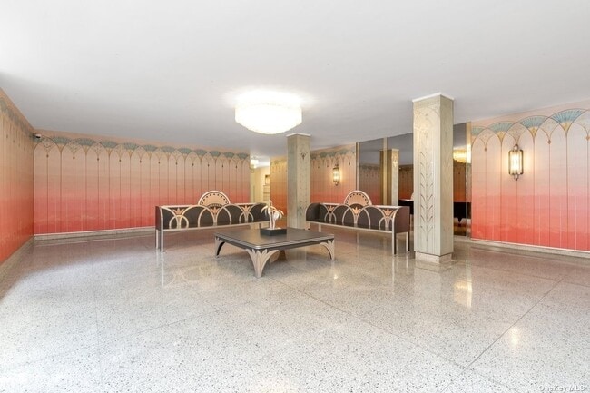 Building Photo - 67-40 Booth St