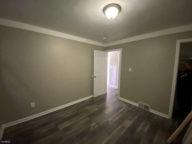 Foto del edificio - 2 br, 1 bath House - 8310 Plainview Ave