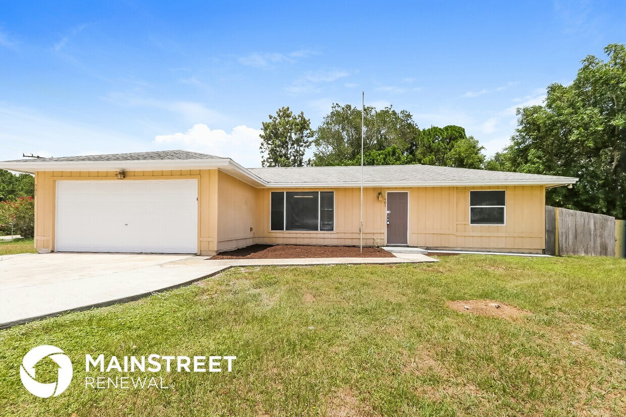 Foto principal - 701 NW Grenada St