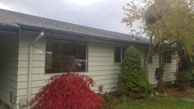 Foto del edificio - Two Bedroom Home In Cape George