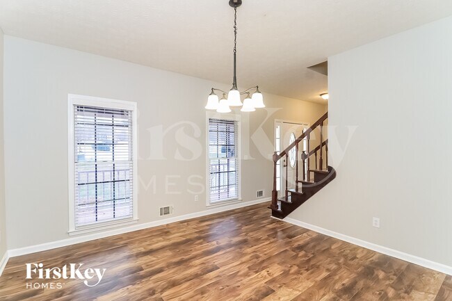 Building Photo - 7285 Wyngate Dr