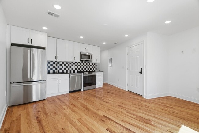 Foto del edificio - 14 W 49th St