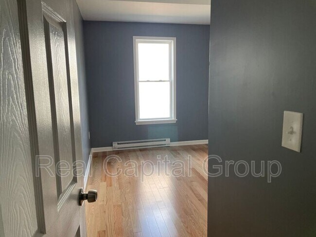 Foto del edificio - 1576 Foster Ave