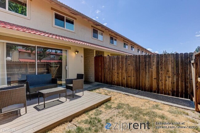 Building Photo - 2 br, 1.5 bath Townhome - 93 Avram Ave, Ro...