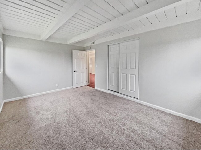 Foto del edificio - 5928 Lila Ln