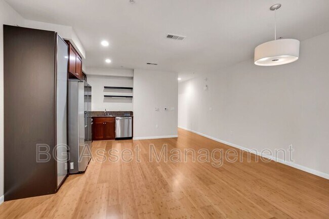 Foto del edificio - 6466 Hollis St