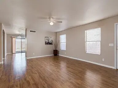 Foto del edificio - 10864 E Clovis Ave
