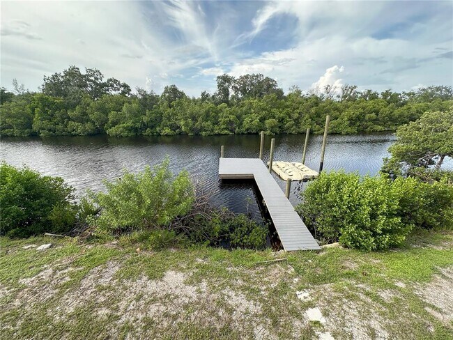 Foto del edificio - 3303 W Shell Point Rd